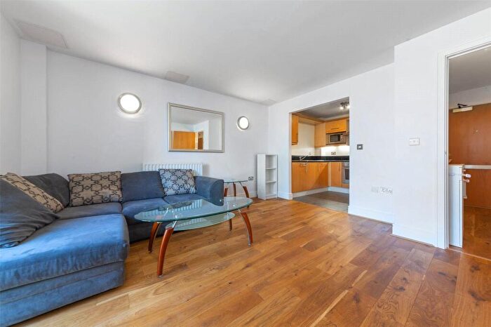2 Bedroom Apartment To Rent In Cassilis Road, London, E14