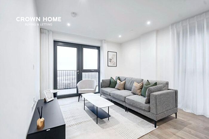 2 Bedroom Apartment To Rent In Darter Apartments, Woodberry Down, N4