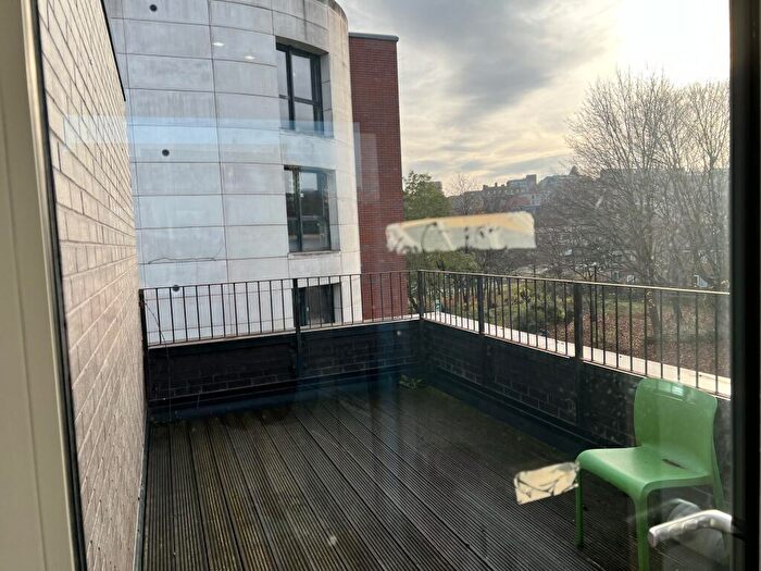 5 Bedroom Town House To Rent In Sudbury Street, Sheffield, S3