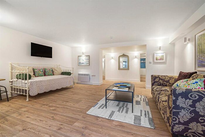 1 Bedroom Apartment For Sale In Woodfield House, Chichester, PO20