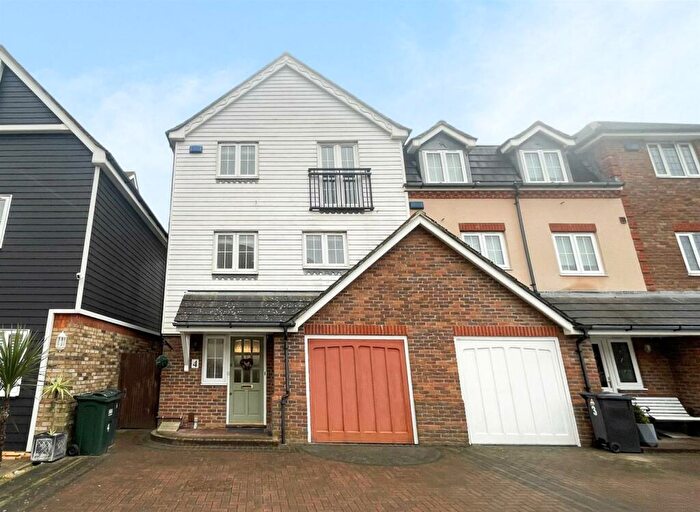 4 Bedroom Town House To Rent In Belvedere, Eastbourne, BN23