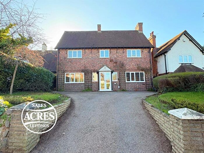 3 Bedroom Detached House For Sale In Birmingham Road, Sutton Coldfield, B72