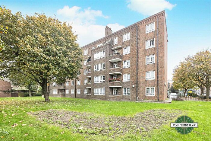 3 Bedroom Flat To Rent In Pinchin Street, E1