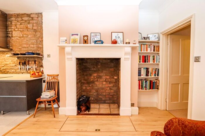 2 Bedroom Flat For Sale In Queens Road, Clevedon, BS21