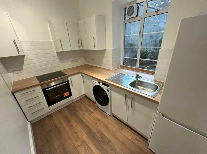 3 Bedroom Detached House To Rent In Learmonth Court, Edinburgh, EH4