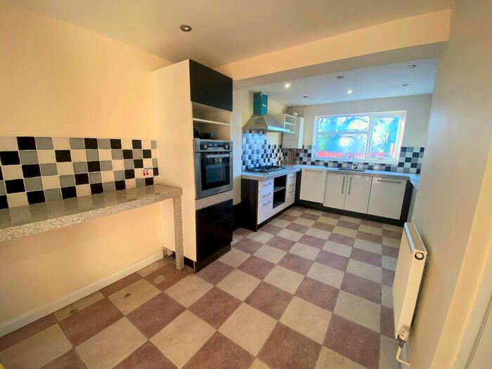 3 Bedroom Property To Rent In Mayfair Close, Dudley DY1