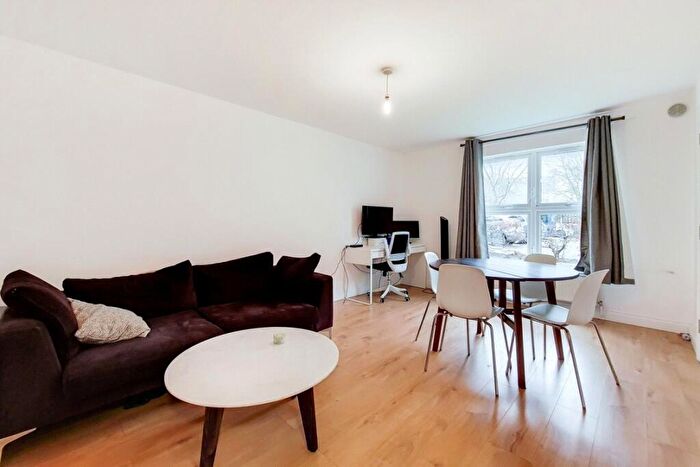 2 Bedroom Apartment To Rent In Weavers Way, London, NW1