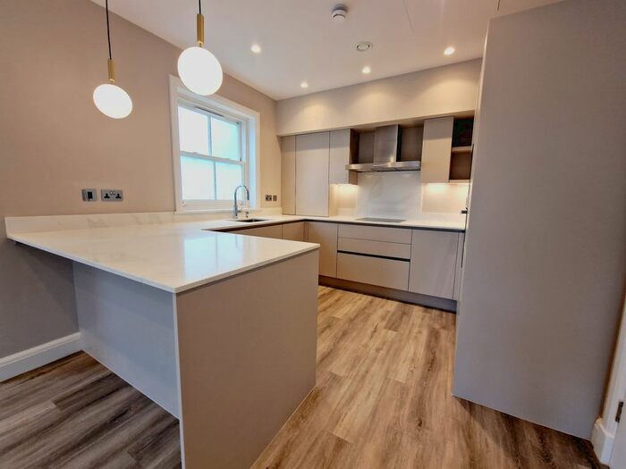 2 Bedroom Flat To Rent In Camlet Way, Barnet, EN4