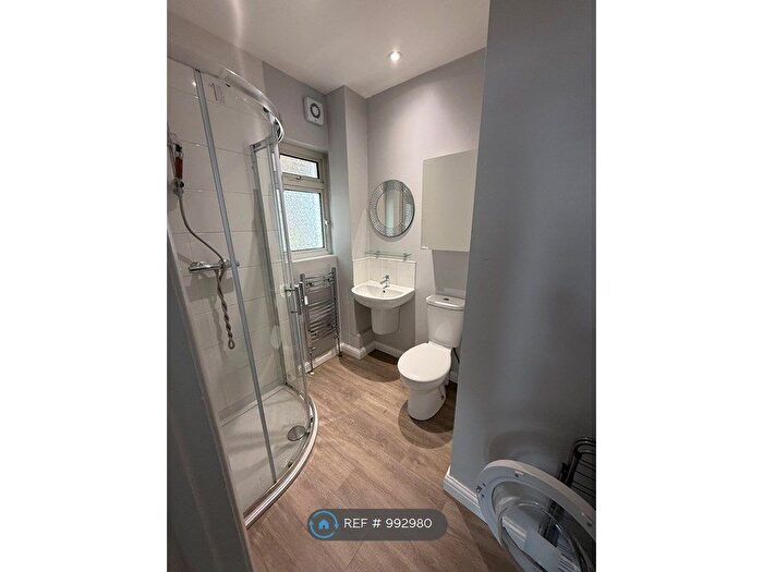 Studio To Rent In Westwell Road, London, SW16