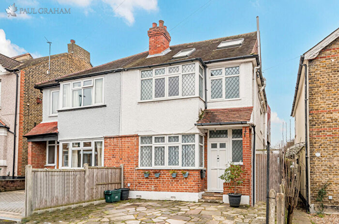 4 Bedroom Semi Detached House For Sale In Carshalton Grove, Sutton, SM1