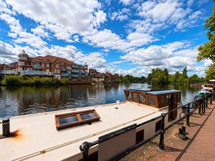 2 Bedroom Flat For Sale In Windsor Quay, Windsor, SL4
