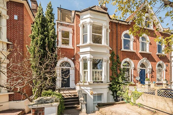 1 Bedroom Flat For Sale In Avenue Crescent, Acton, W3