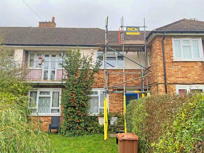 Houses for sale & to rent in RH1 3JS, Huddleston Crescent, Merstham Redhill