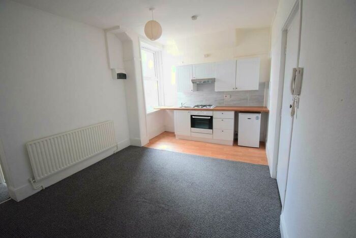 2 Bedroom Flat To Rent In Finchley Road, London, NW11