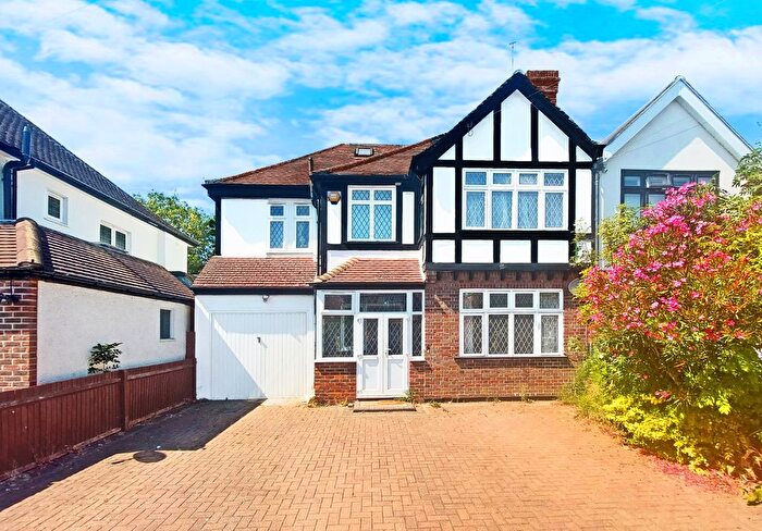 6 Bedroom Semi-Detached House For Sale In Central Avenue, Pinner, HA5