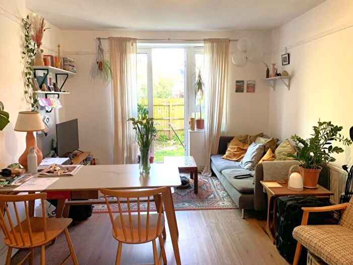 2 Bedroom Flat To Rent In Londesborough Road, Stoke Newington, N16