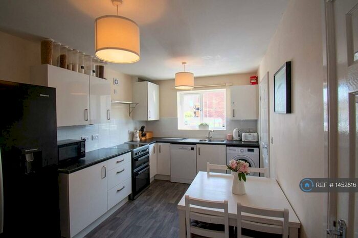 2 Bedroom End Of Terrace House To Rent In Oaklands Court, Sheffield, S26