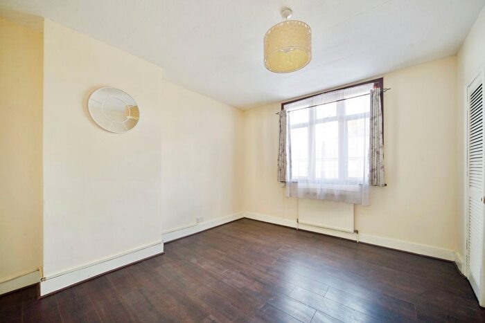 3 Bedroom Flat To Rent In Billet Road, London, E17