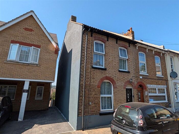 2 Bedroom End Of Terrace House For Sale In Sidney Road, Rochester, Kent, ME1