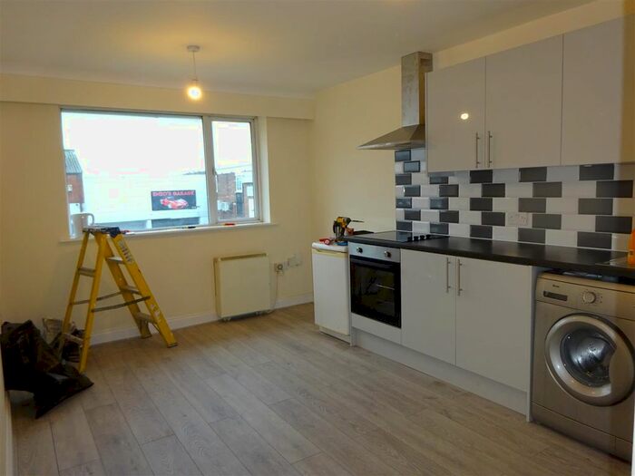 Studio To Rent In High Street, Strood, Rochester, ME2