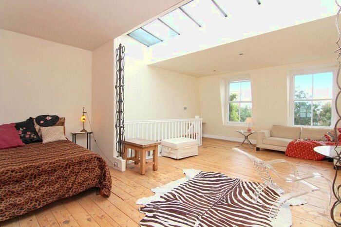 2 Bedroom Flat To Rent In St Lukes Road, Notting Hill, W11