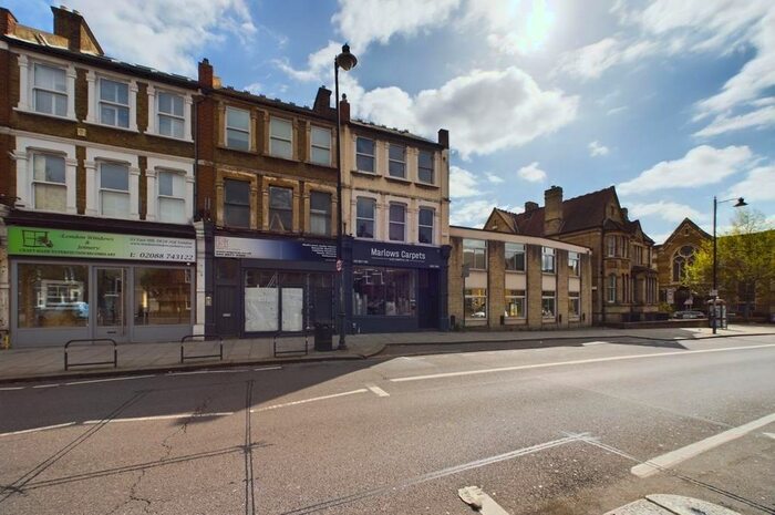 2 Bedroom Flat For Sale In East Hill, SW18