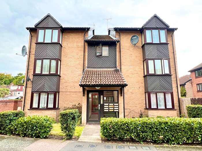 Studio To Rent In Pycroft Way, Edmonton, N9