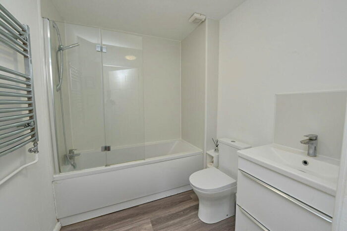 1 Bedroom Flat For Sale In Old Dairy Close, Fleet, GU51