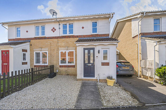 3 Bedroom Semi-Detached House For Sale In Gloster Close, Ash Vale, Surrey, GU12