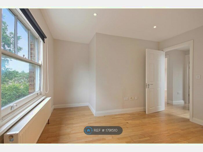 2 Bedroom Flat To Rent In Hamlet Road, London, SE19