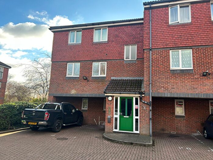 2 Bedroom Flat For Sale In Frensham Close, Southall, Middlesex, UB1