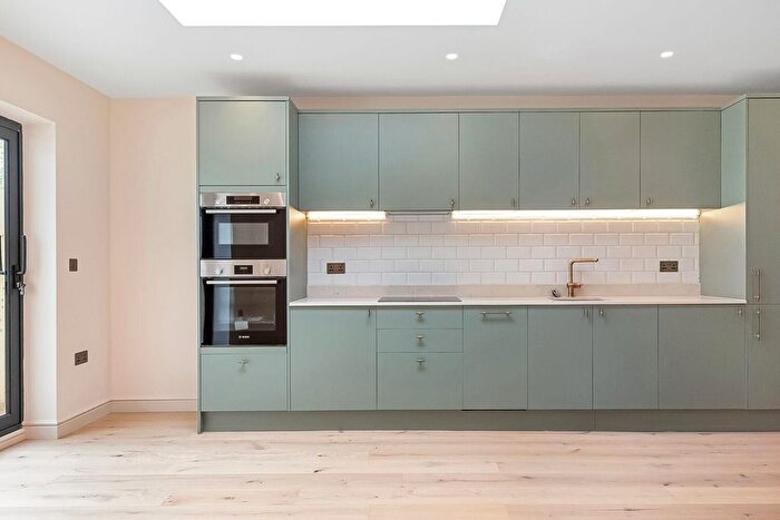 2 Bedroom Flat For Sale In Brixton Hill, SW2