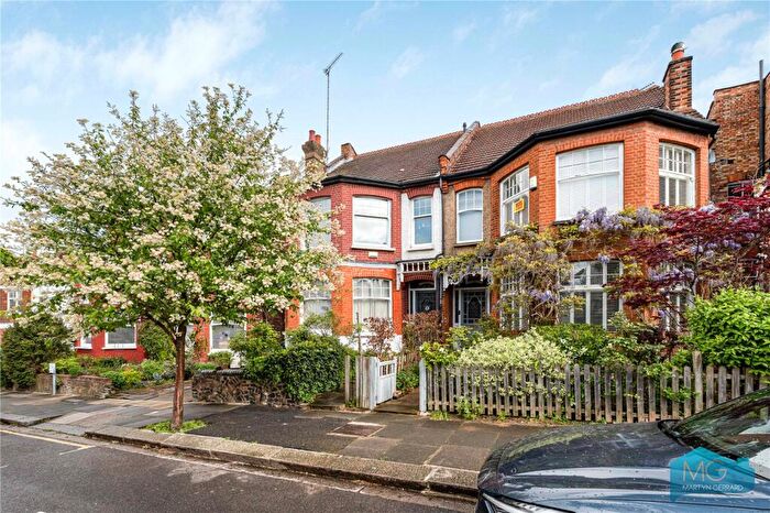 2 Bedroom Apartment For Sale In Dollis Park, Finchley, N3