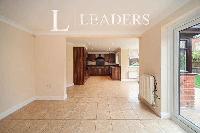 5 Bedroom Detached House To Rent In Badgers Gate -, LU6