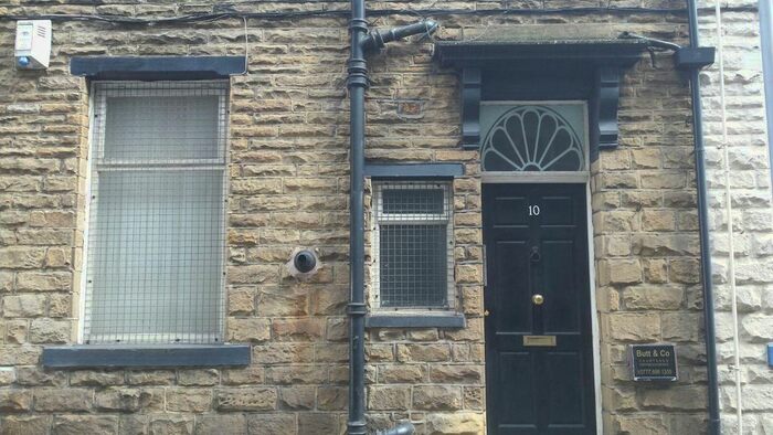 1 Bedroom Flat To Rent In Flat, Lord Street, Keighley, West Yorkshire, BD21