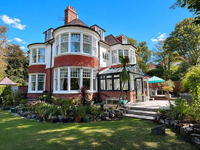 3 Bedroom Flat For Sale In Mckinley Road, West Overcliff, BH4