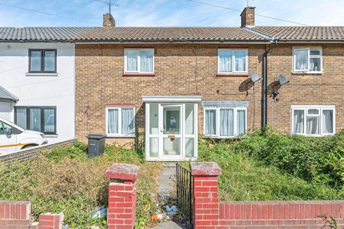 3 Bedroom Terraced House For Sale In Canberra Square, Tilbury, Essex, RM18
