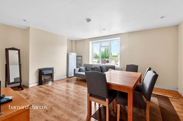 4 Bedroom Flat For Sale In Hazelhurst Road, London, SW17