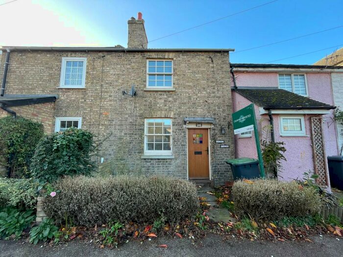 2 Bedroom Cottage To Rent In Chapel Fields, Biggleswade, SG18