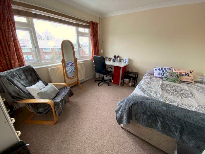 2 Bedroom Flat To Rent In Beaconsfield Road, Canterbury - Ref, CT2