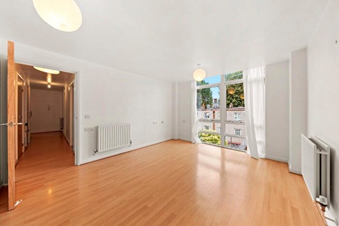 2 Bedroom Flat To Rent In Cassilis Road, London, E14