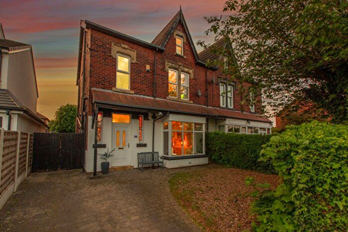 5 Bedroom Semi-Detached House For Sale In Gledhow Avenue, Roundhay, LS8