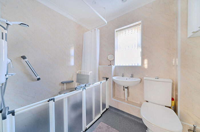 2 Bedroom Bungalow For Sale In The Deanes, Tiverton, Devon, EX16