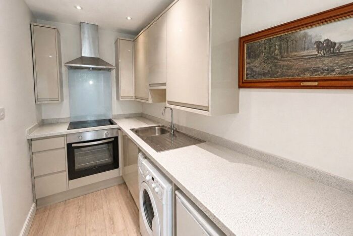 1 Bedroom Flat To Rent In Knaphill, Woking, GU21