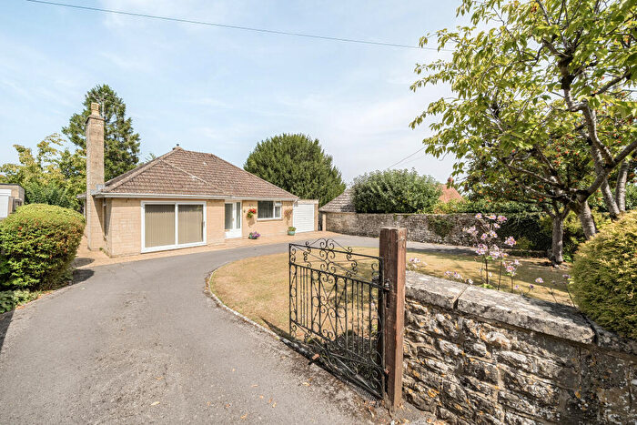 2 Bedroom Bungalow For Sale In High Street, Blunsdon, Swindon, SN26