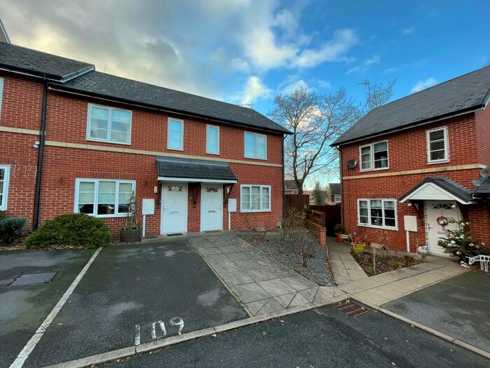 2 Bedroom End Of Terrace House To Rent In Hamilton Avenue, Uttoxeter, ST14