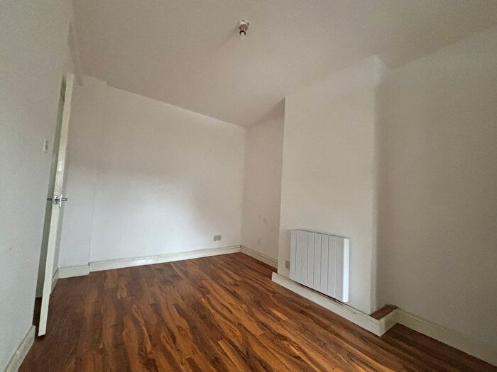 2 Bedroom Flat To Rent In Blakenall Lane, Walsall, WS3