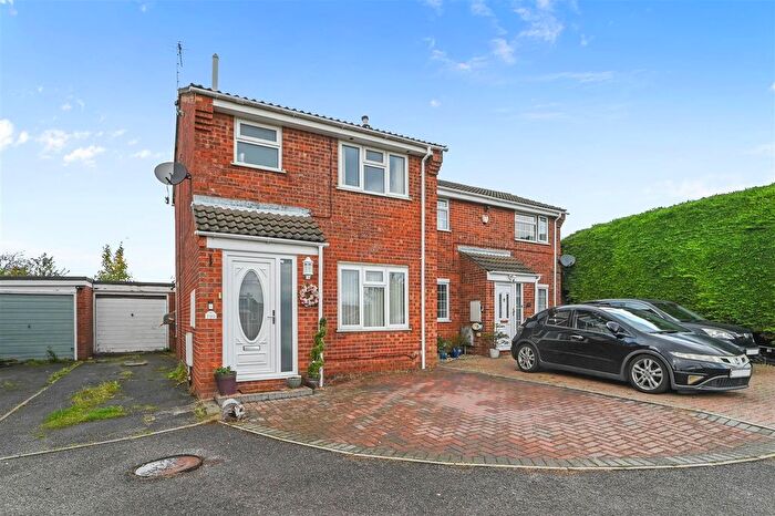 3 Bedroom Semi-detached House For Sale In Kingfisher Close, Colchester, CO4