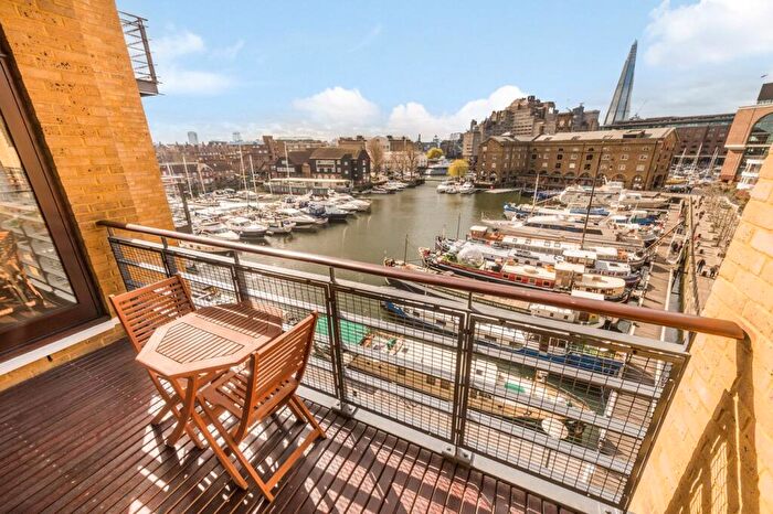 2 Bedroom Flat To Rent In Teal Court, Star Place, E1W