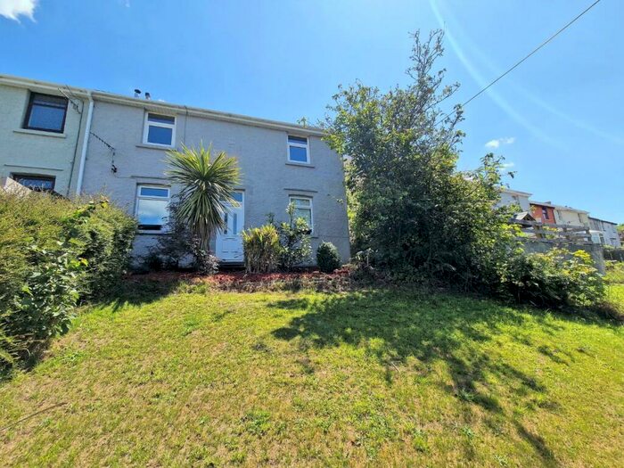 3 Bedroom Semi-Detached House For Sale In Heol Tynton, Llangeinor, CF32